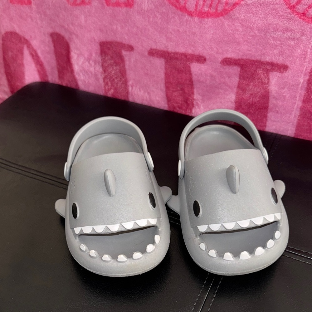 Kids shark sandals